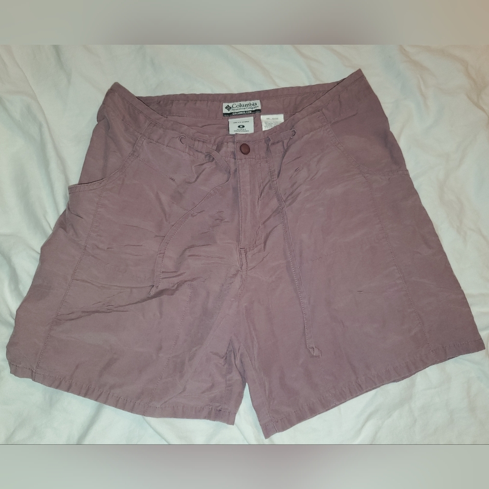 Womens M Columbia Mauve Casual Shorts. HIKING/VACA